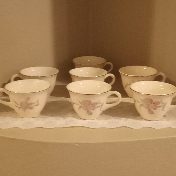 Vintage Universal Cambridge Iris Tea Cup Bundle - 7- 3"  Tea Cups - Picture 11 of 11